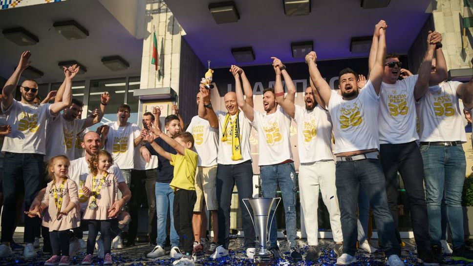 Посрещнаха Хебър с We Are The Champions в Пазарджик 🏐