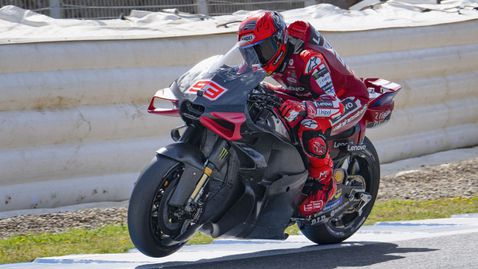 В Дукати се заканиха да се борят по-често с Априлия