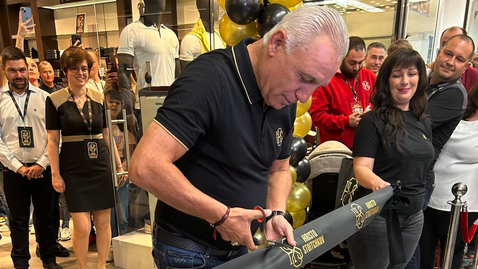 Стоичков откри първия си магазин в Бургас