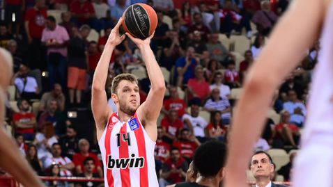  Везенков влезе в ролята си на топреализатор и поведе Олимпиакос към финала в Гърция 