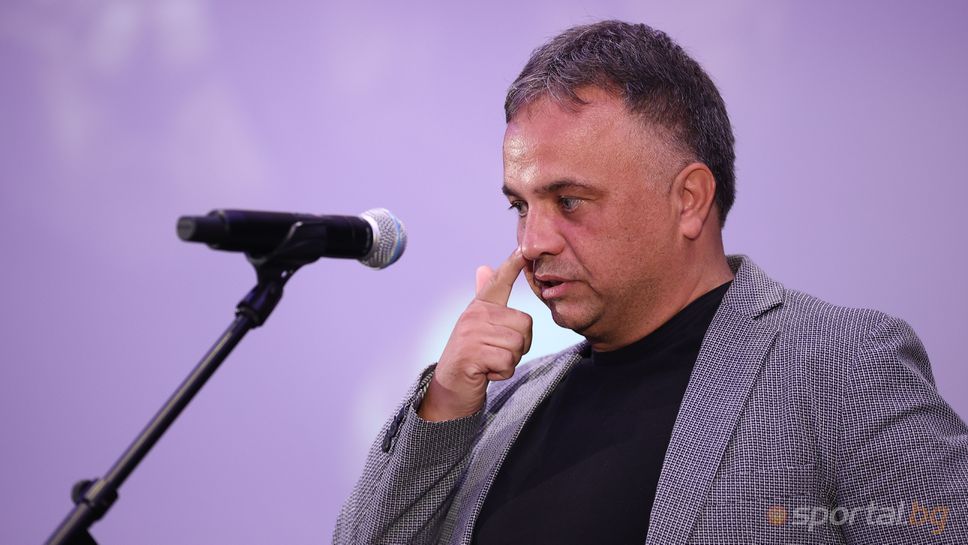 Браво на Митов! Играч си глътна езика, треньорът му помогна навреме