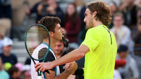 Циципас отпадна от "Ролан Гарос"