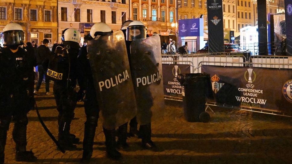 Четирима арестувани след сблъсъците между фенове на Бетис и Челси във Вроцлав