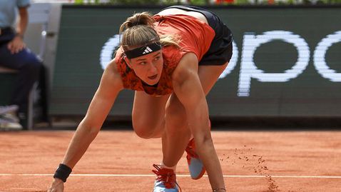 Вицешампионката от 2023 година Мухова отпадна още на старта