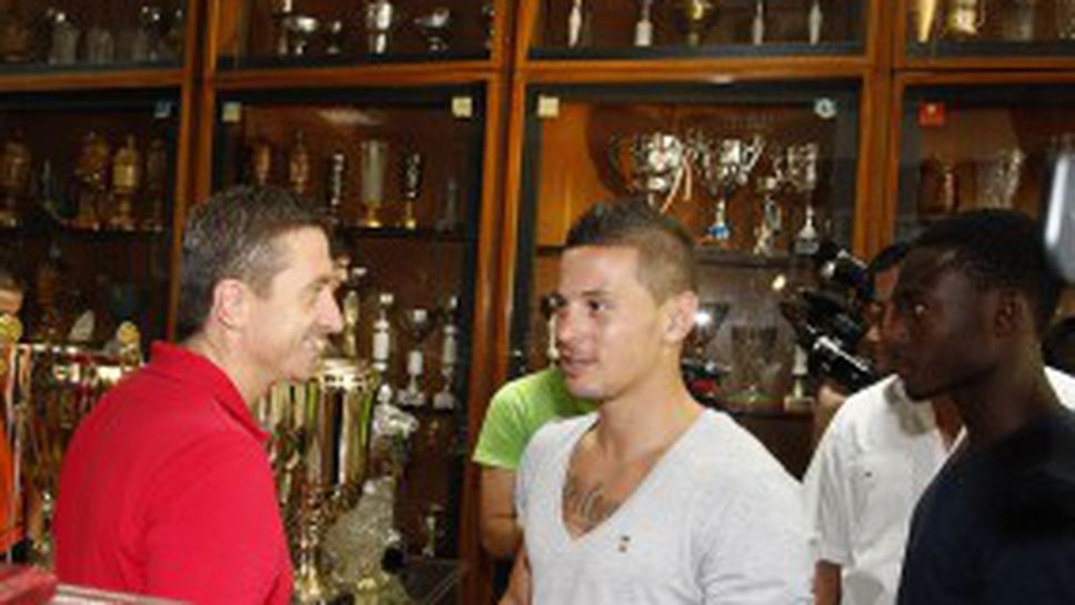 Новите в ЦСКА се запознаха с историята на тима (видео+галерия)