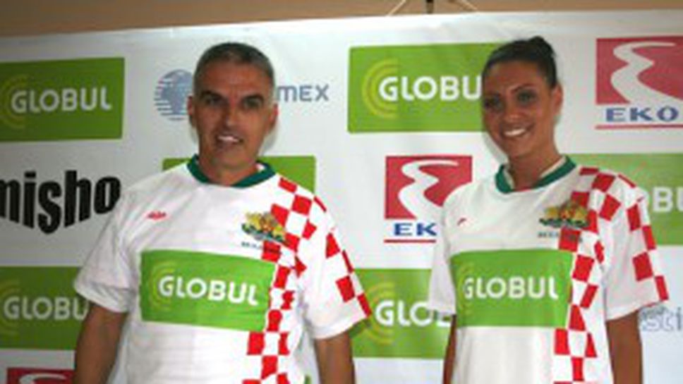 Чeрната Златка и Ламята подкрепиха бездомните национали (ВИДЕО)