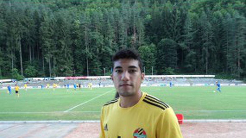 Ботев Пд уреди трима с работни визи