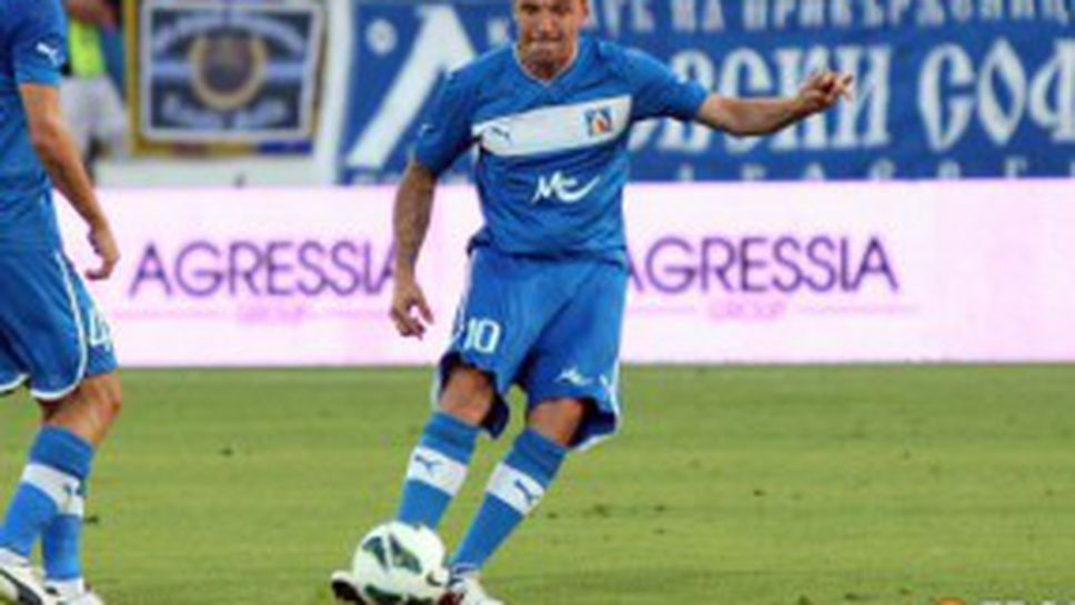 Левски не оставя шансове на "акулите" на старта