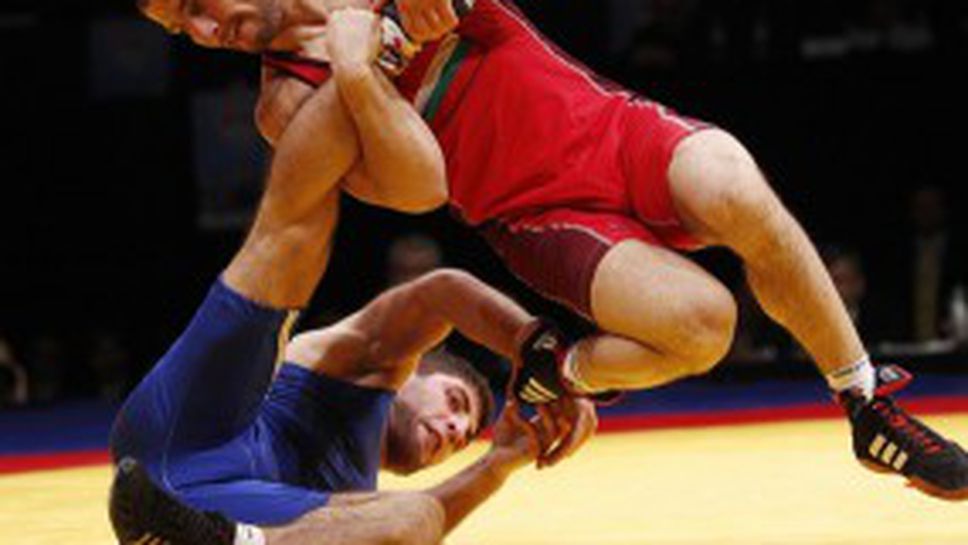 Радослав Великов започна с победа