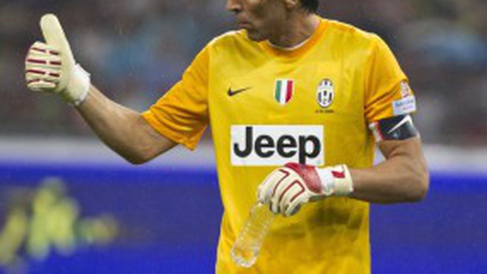 В Неапол настръхнаха - Буфон намигнал на съдията (видео)