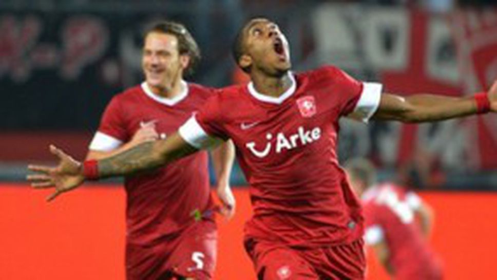 Михайлов и Твенте бият с дузпа в последната минута, ПСВ громи без Манолев