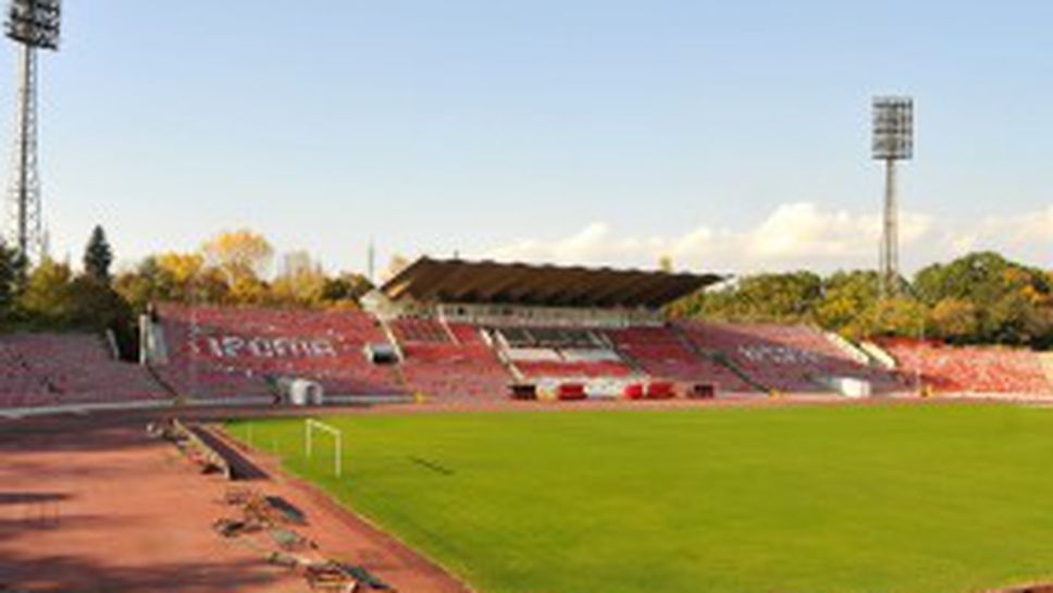 Ремонтът на "Армията" продължава