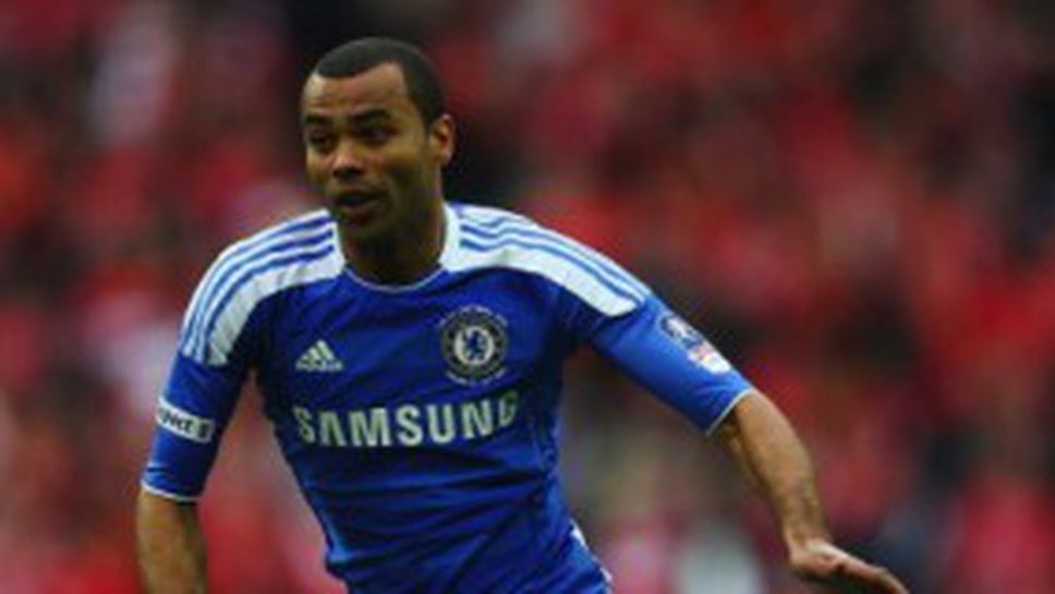 Ашли Коул подписва нов договор с Челси