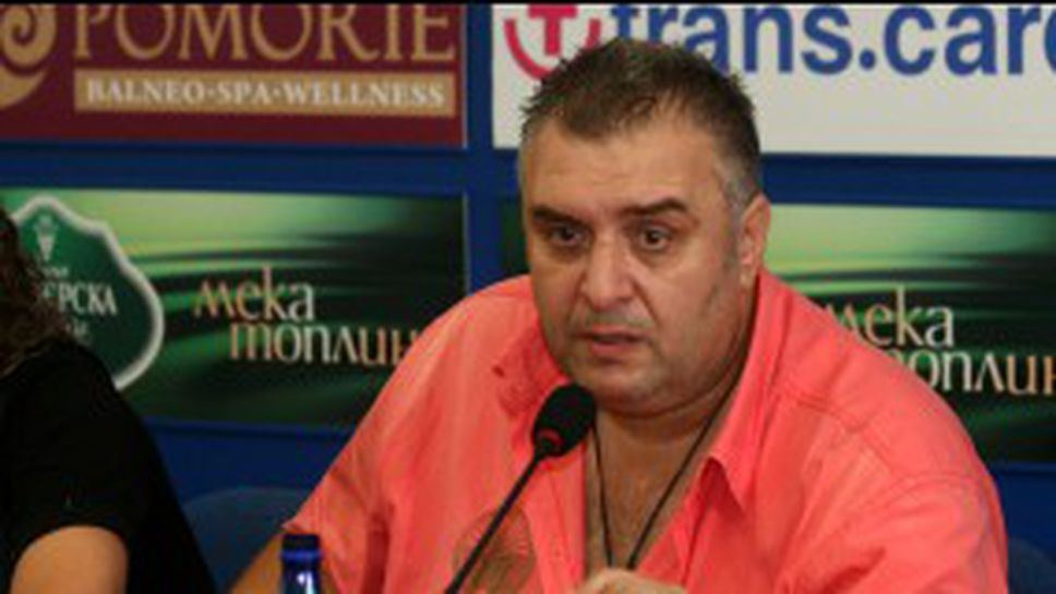 Ще изметем тази сган "Титан", закани се Дучето (видео)