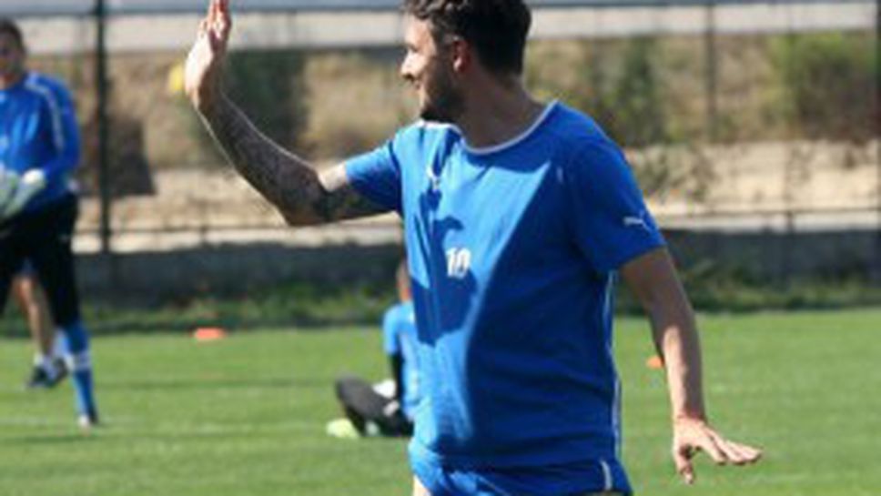 Седем сини футболисти не могат да тренират пълноценно с Левски