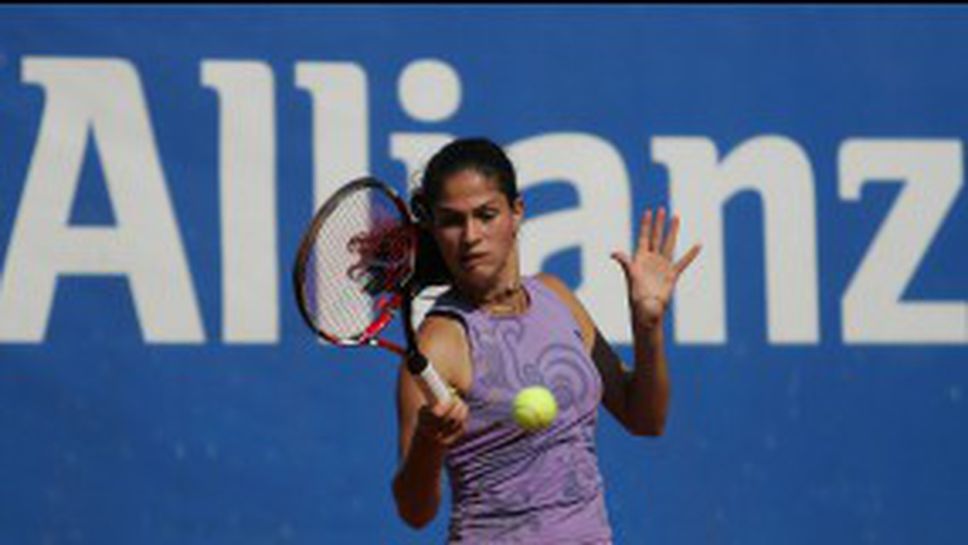 Шиникова се класира за четвъртфиналите на двойки в София