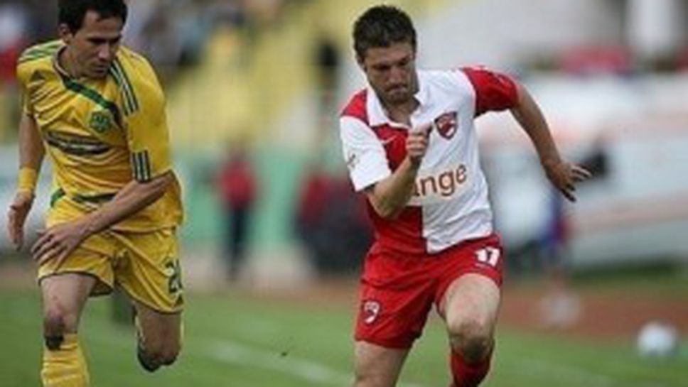 Живко Миланов с жълт картон срещу слабак