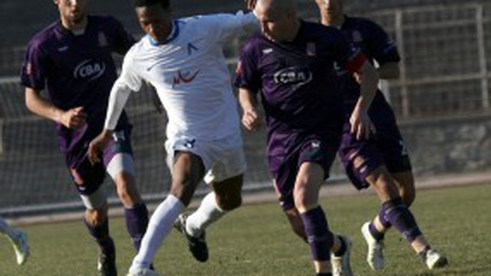 Футболисти осъдили Етър за хиляди левове, чудят се как клубът картотекира