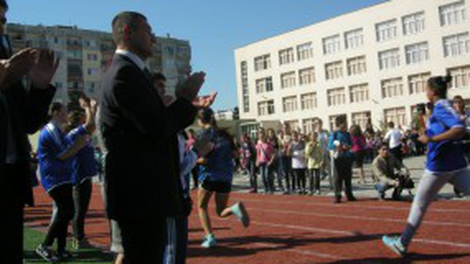 Свилен Нейков откри спортна база за 250 хиляди лева