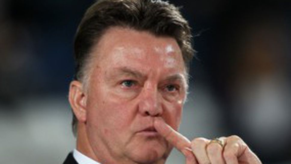 Ван Гаал повика двама нови за Румъния