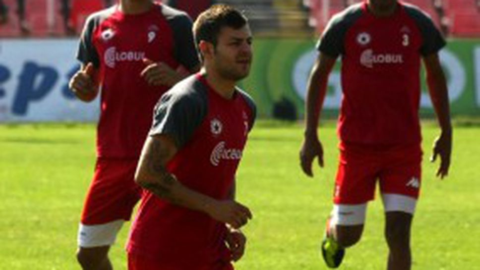 Скандал на "Армията" заради 230 хил. евро - мениджърът на Делев сипе обиди върху Майкъла (видео)