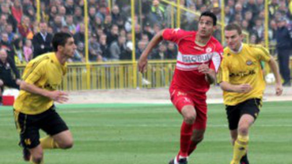 Мишел Платини се закани на "А" група