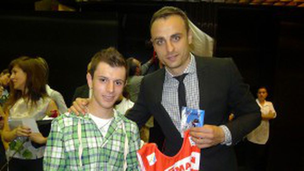 Зографски: Пожелавам на Бербатов да вкара гол на Ман Юнайтед във финал на ШЛ (видео)