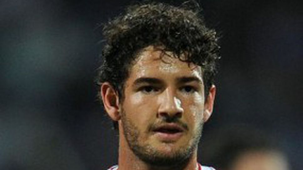 Ван Бастен призова Милан да задържи Пато