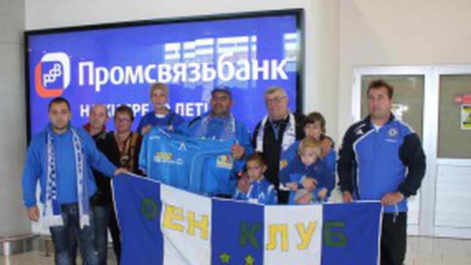 Слънце посрещна Левски в Кипър, фенове приветстваха "сините" (видео+снимки)