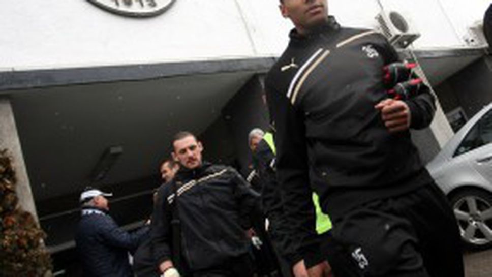 Славия мери сили с румънци в Анталия