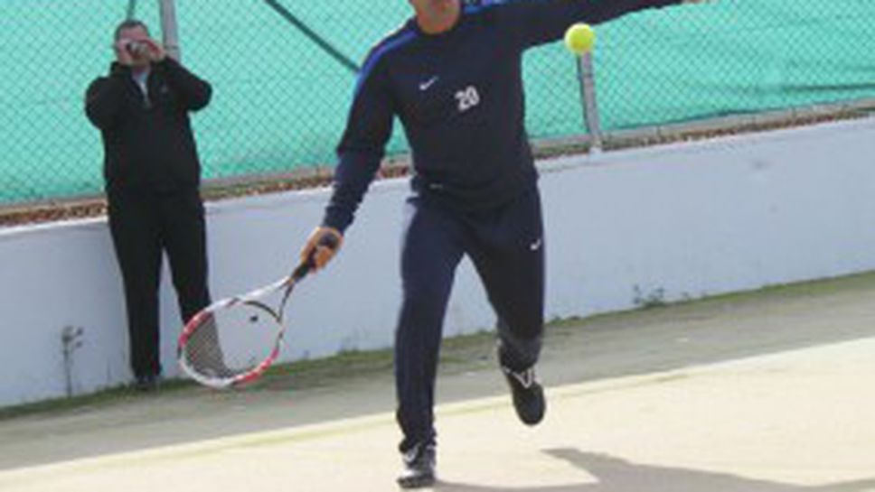 Треньорът на "сините" без конкуренция в тениса, чака Гонзо (ВИДЕО+СНИМКИ)