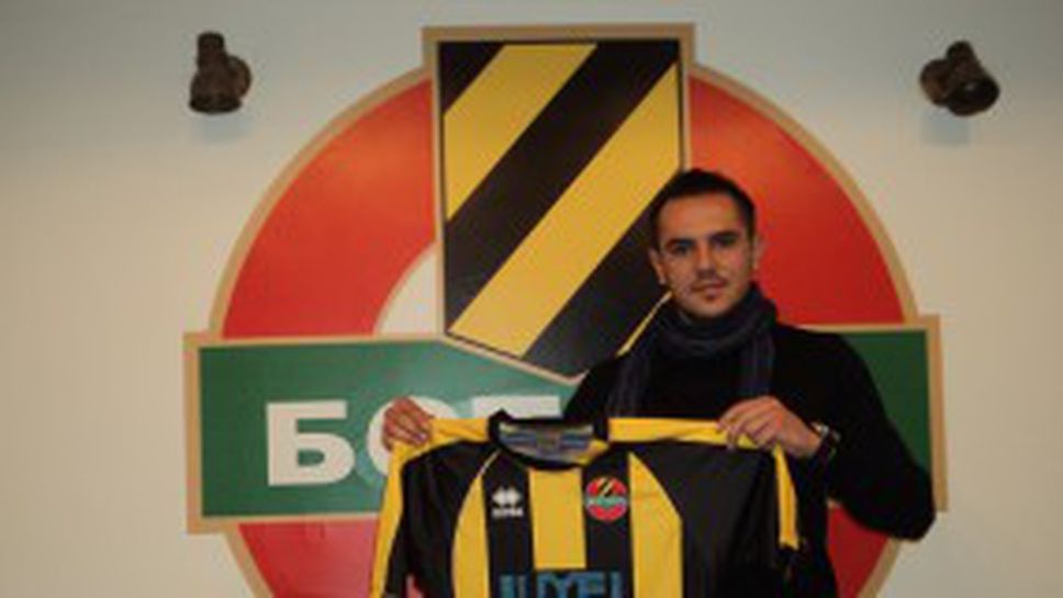 Ботев Пд: Подписахме с Бонев, утре взимаме Мариян Огнянов