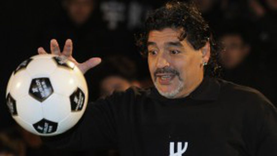 Марадона пак нападна Пеле: Възрастта му пречи на мисленето