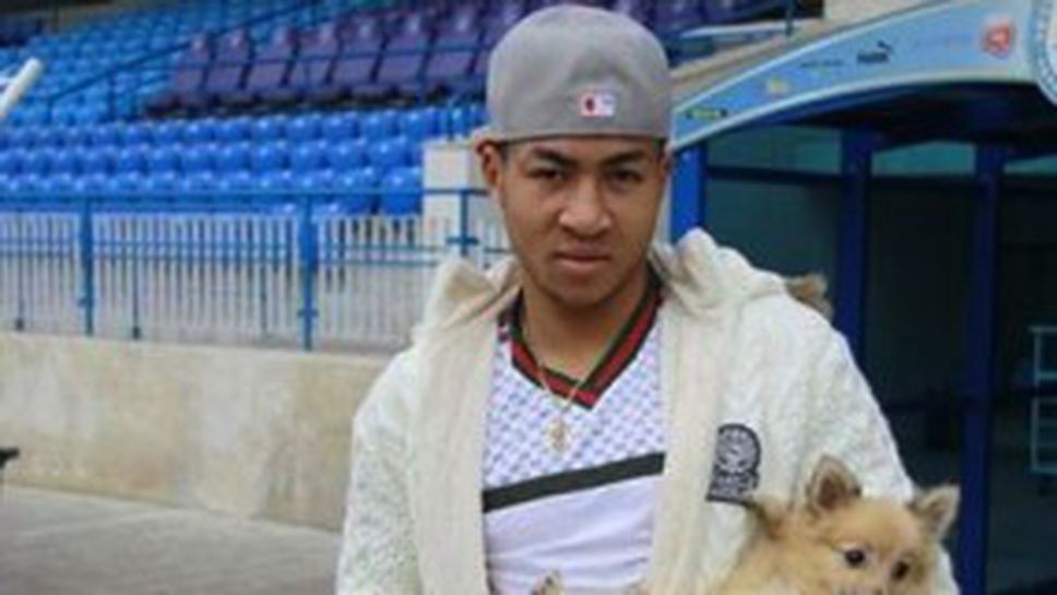 Анисе търси кой да гледа кучето му Ники