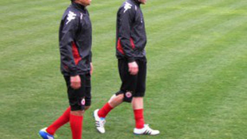 Анисе се размина без сериозна травма след грозно влизане на румънец (видео)