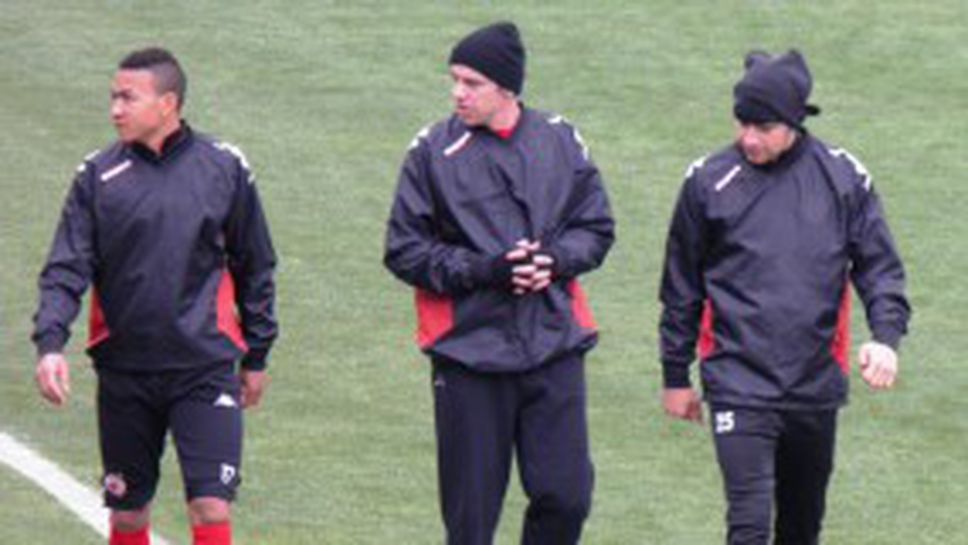 Анисе бързо загърби болката