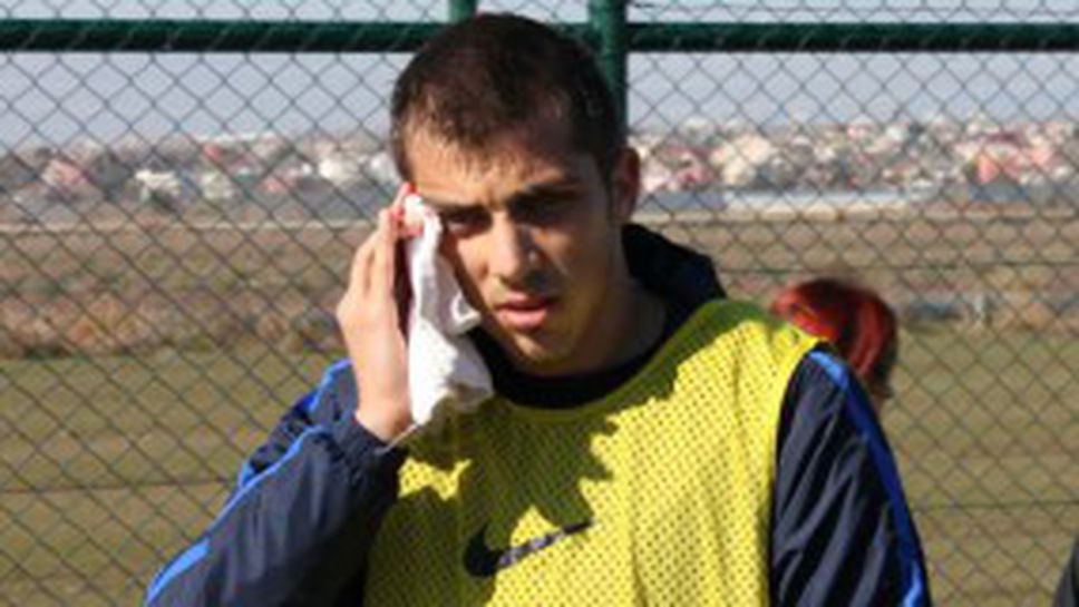 Мохамед Али счупи главата на левскар