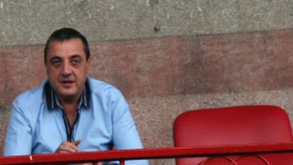 Босът на ЦСКА в Италия, за да спазари двама