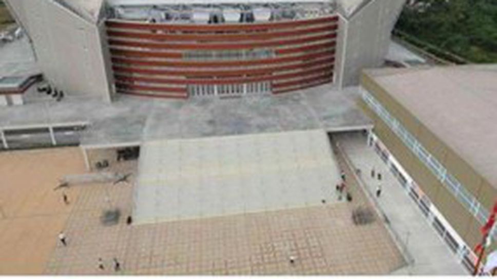 Паркингът на "Арена Армеец" остава платен?