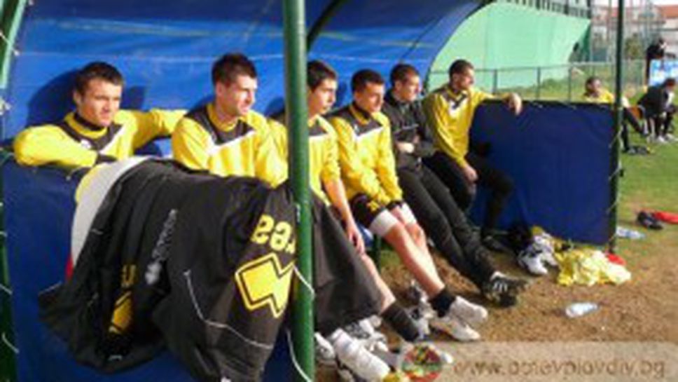 Днес "канарчетата" ще са туристи из Анталия