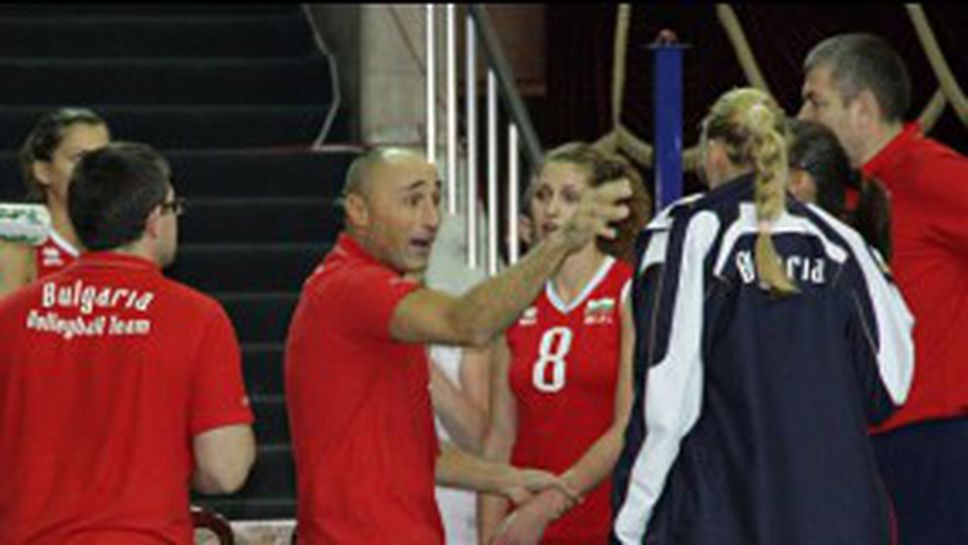 Марчело Абонданца с 4-ма италианци в щаба си