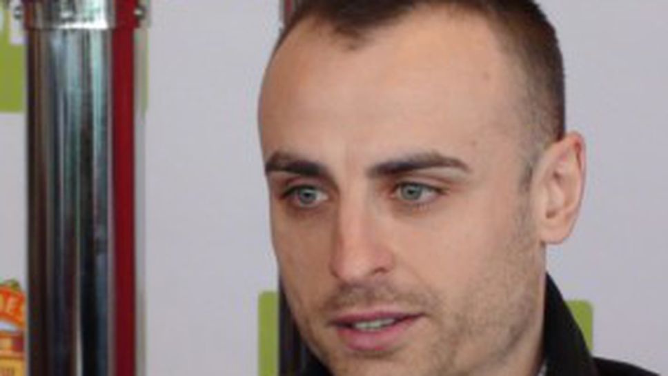 Пената контрира Бербатов - защитава "Титан" (видео)