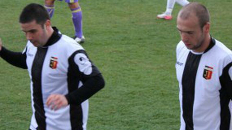 Две дузпи спасиха Локо Пд срещу китайци