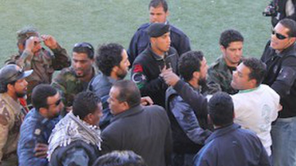 Респектиращи либийци въдворяват ред с калашници по време на мач на ЦСКА (видео)