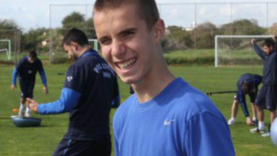 Шахтьор (Донецк) по следите на талант №1 на Левски