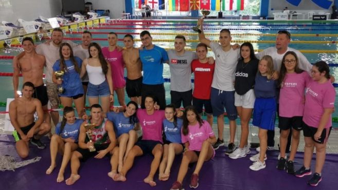 Астери с трите купи за историята