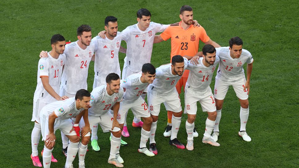 Испания бележи гол след гол и пише история