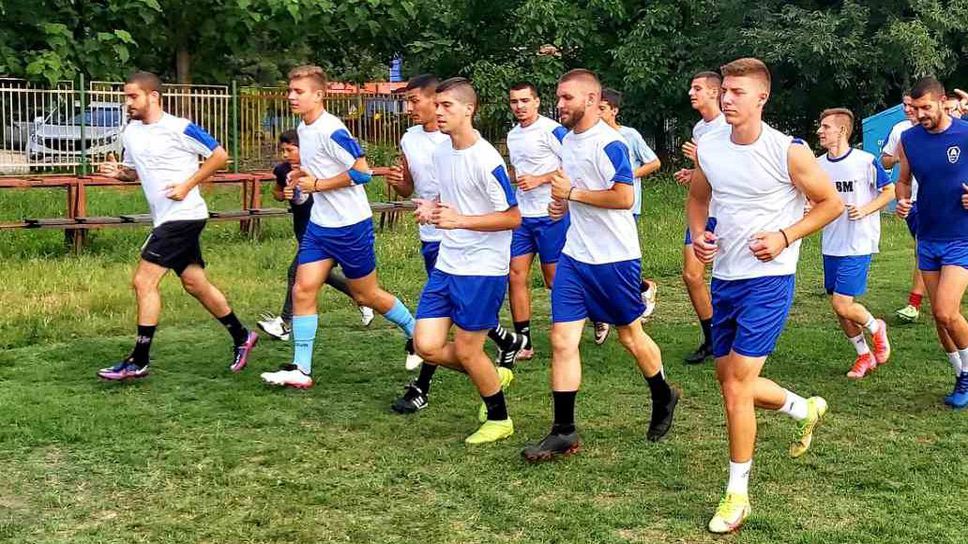 Академик (Свищов) започва с 24 футболисти