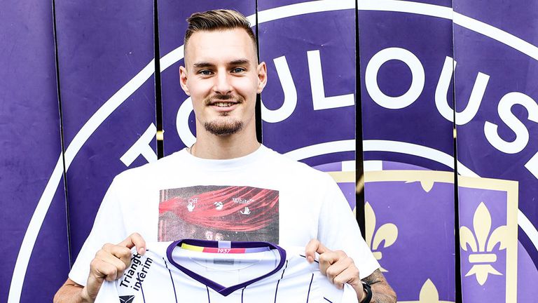 24 годишният футболист идва от Волеренга като през кариерата си е