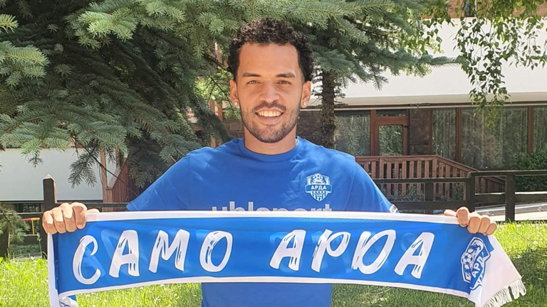 27 годишният Да Силва играе на поста халф а за последно